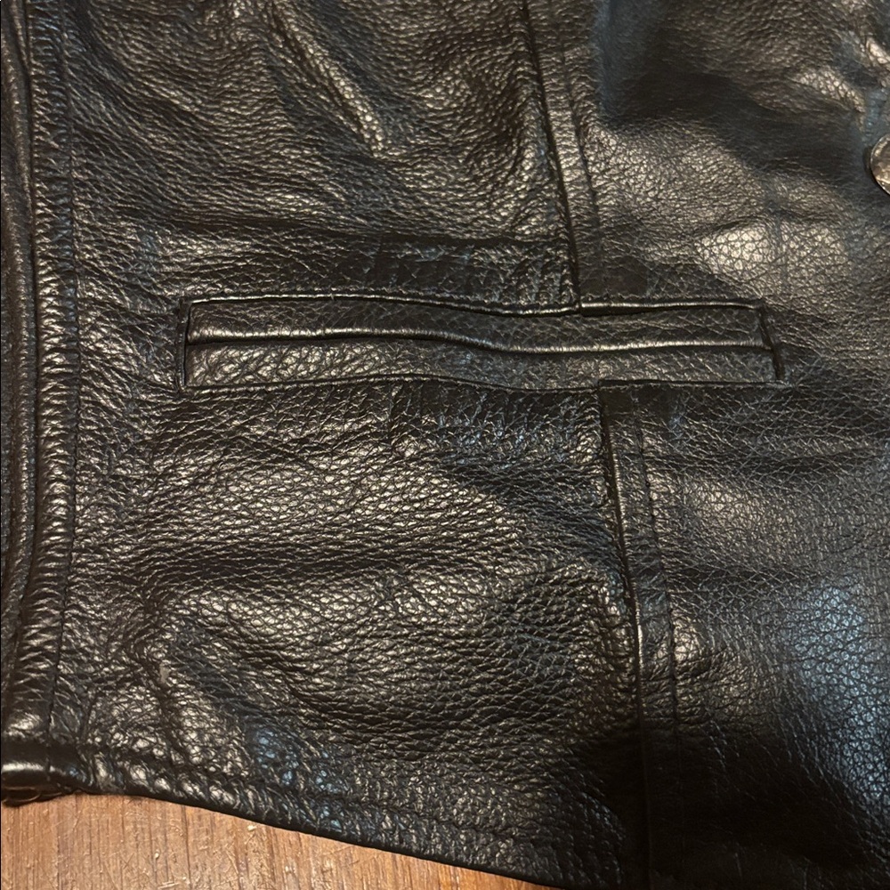 Womens Black Leather Vest with buffalo nickel Button Closure - Picture 4 of 6